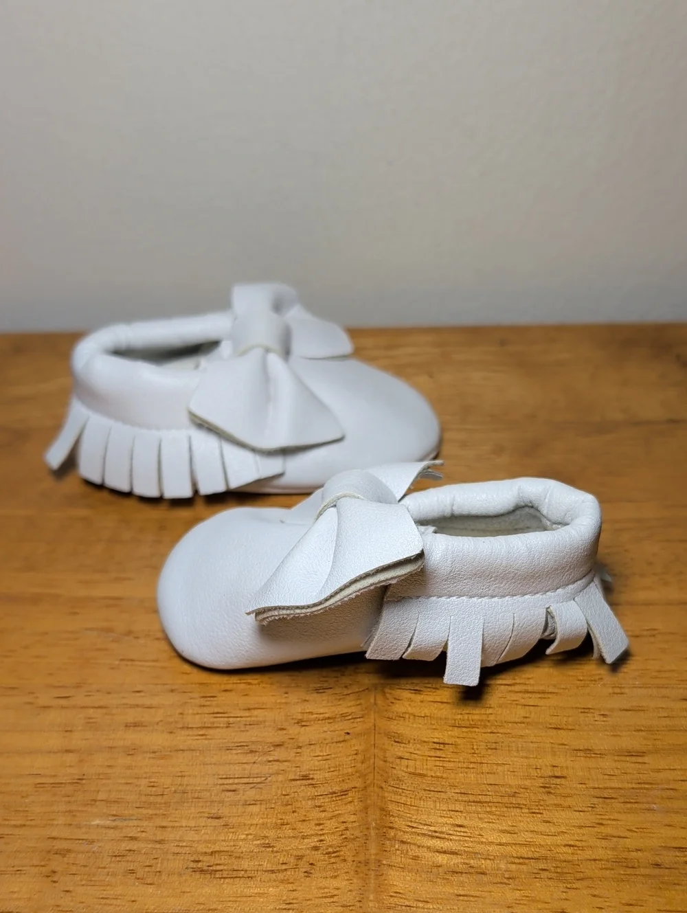Desdemona White PU Leather Baby Moccasins Soft Soled Fringe Bow Girls Size XS